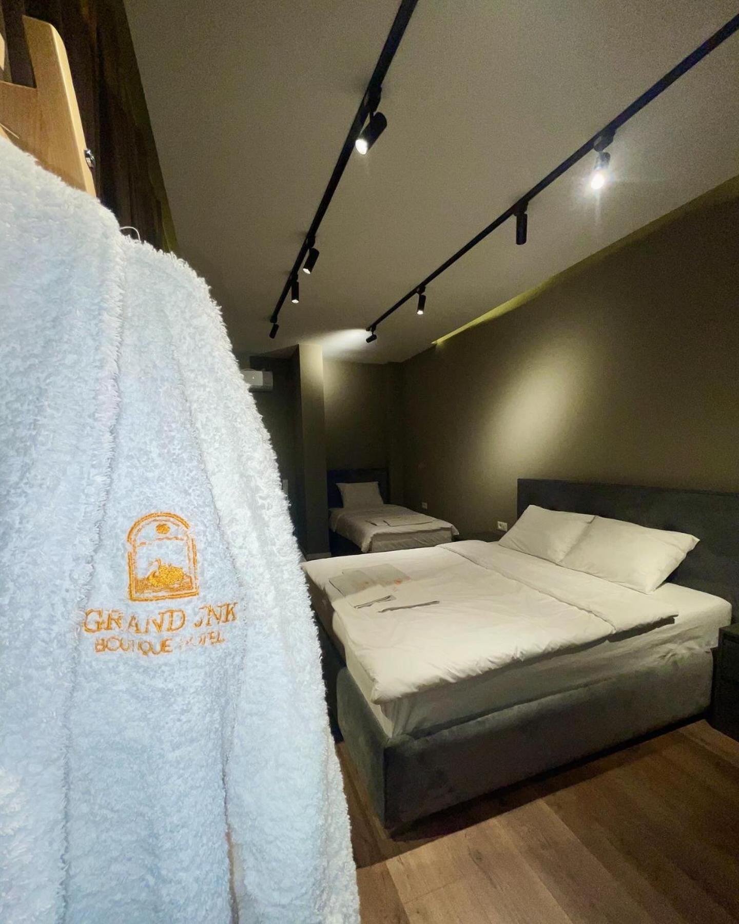 Grand Jnk Boutique Kukes