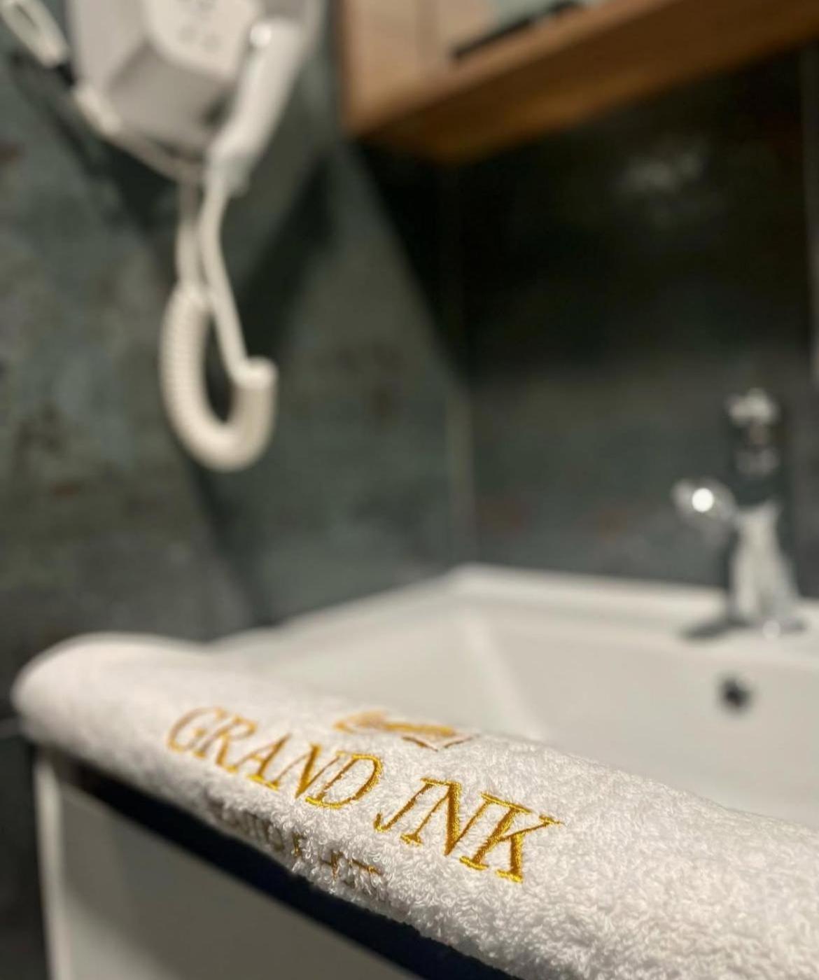 Grand Jnk Boutique Kukes